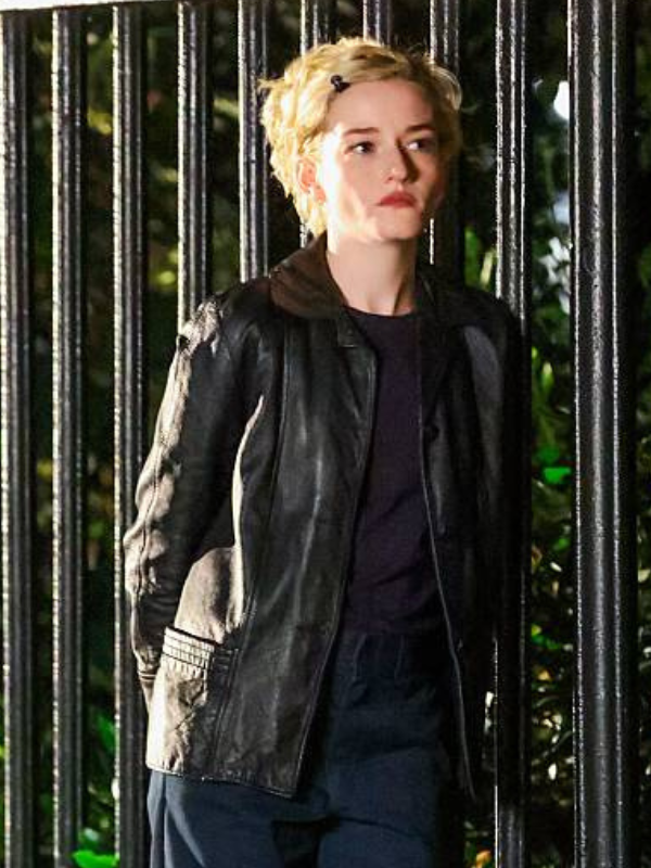 Julia Garner Outfits